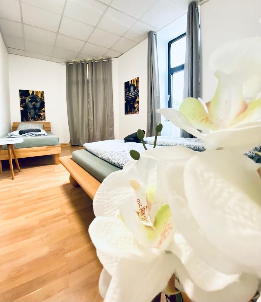 Stylish Shared 3-Bedroom Stay Near City