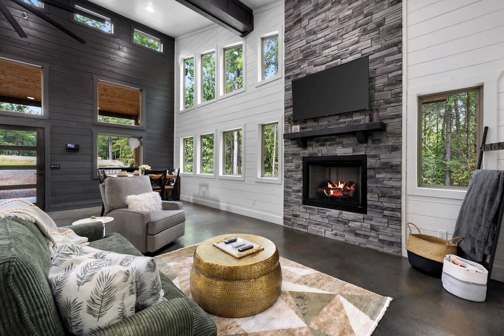 Whispering Retreat Sleeps 4