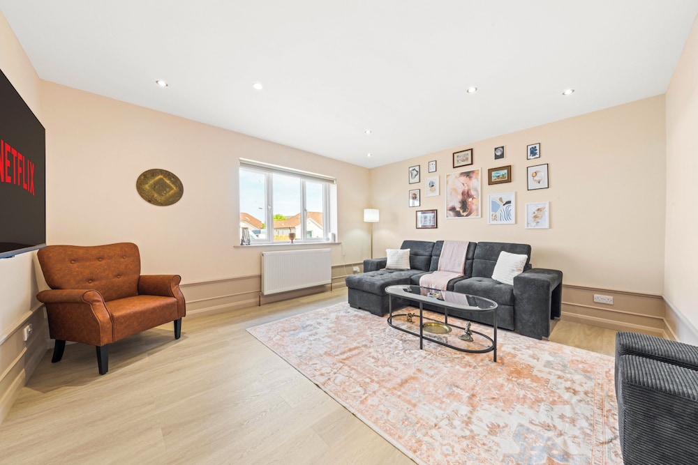 Modern 3Bed Home Next To Glasgow Airport