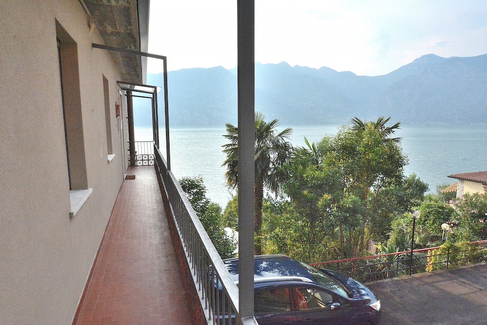 Apartment Windows On The Lake view 3