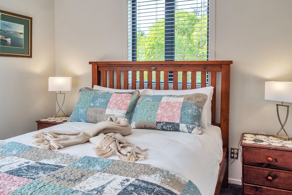 Beautifully Styled 2BR w 2 Carparks & Aircon view 2