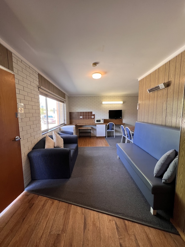 Sturt Motel view 3