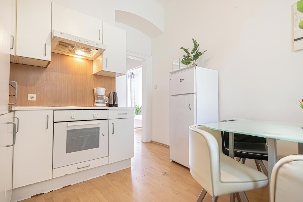 Long Stay 3BR Apartment Near Center