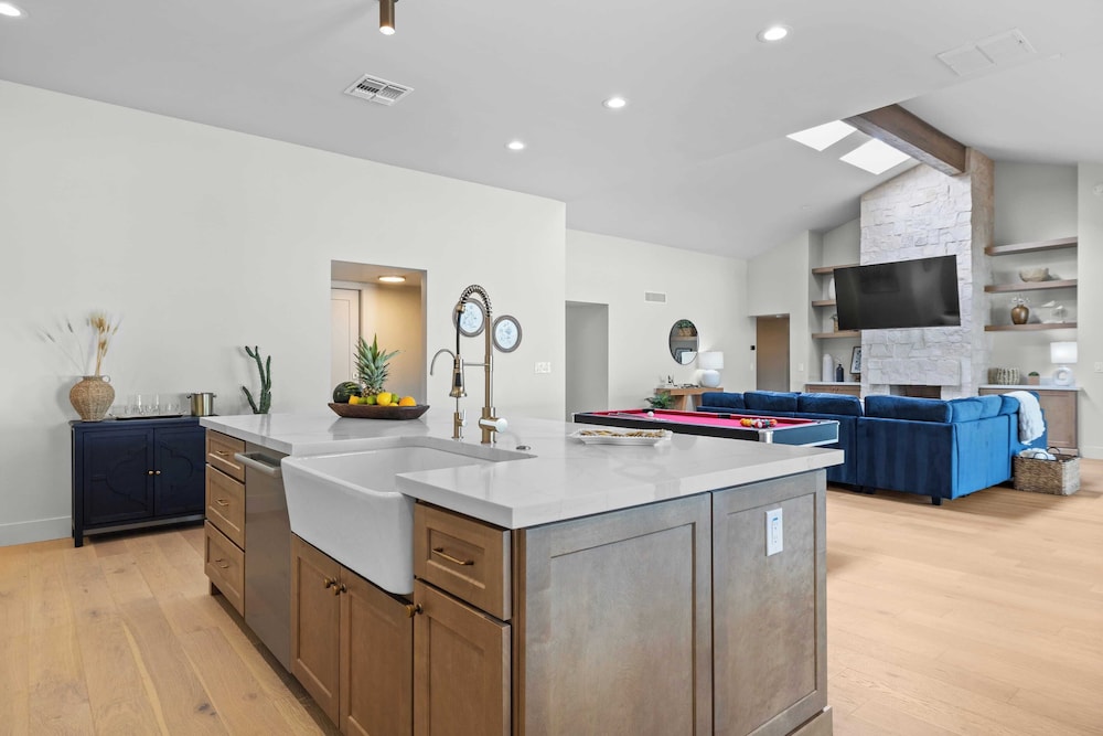 El Dorado by Avantstay Luxe 4BR w/ Pool, Putting Green, Fireplace Near Kierland