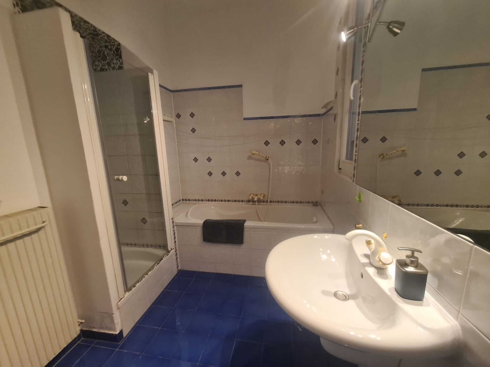 Comfort 3BR Apt Near Wiener Stadthalle