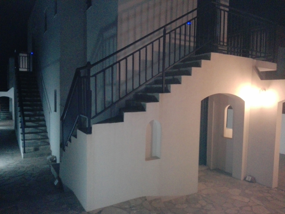 Okirroi Villas