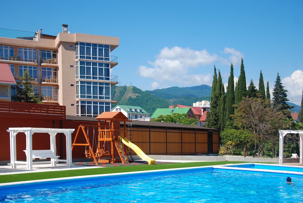 Peak Season Hotel