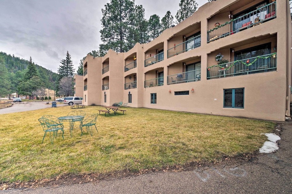Cozy Ruidoso Condo by Grindstone Lake + Skiing! view 5