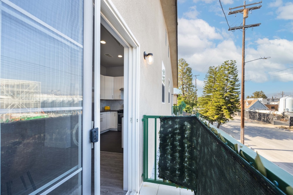 North Hollywood Vacations - Noho by Avantstay North Hollywood Townhome - Property Image 4