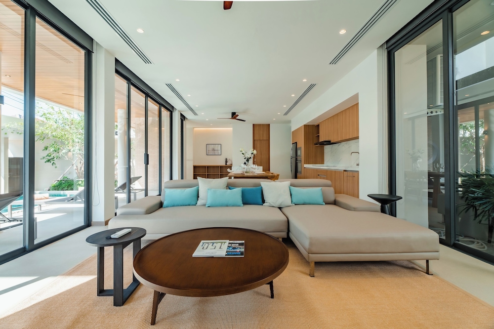 Modern Tropical Pool Villa - Saiyuan