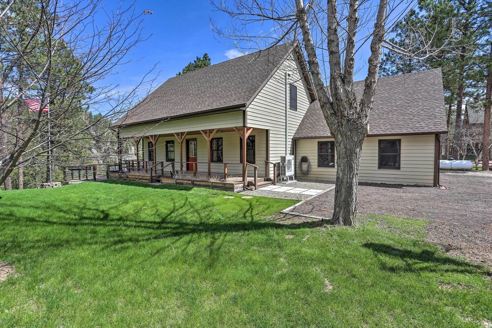 Keystone Cabin w/ Mount Rushmore Views view 5