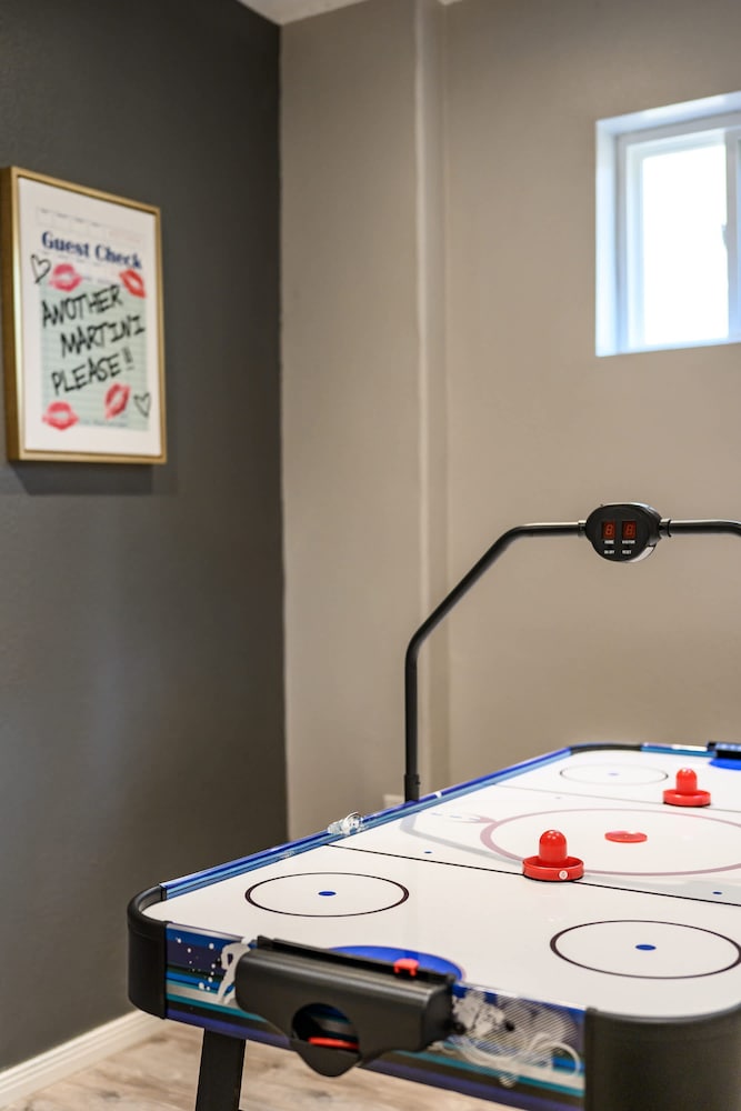 Mountain View Family Retreat w Game Room Scenic Decks