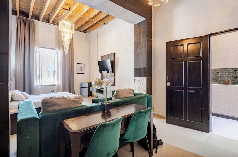 Adhoc Boutique Barrio Antiguo
