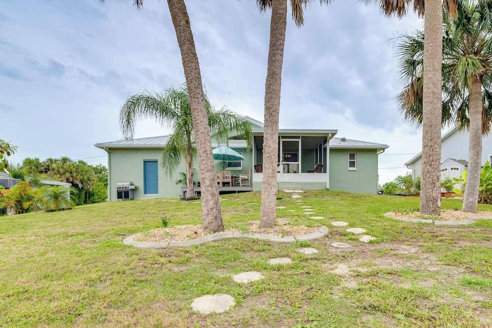 Canal-front Relaxation: Crystal River Home w/ Dock