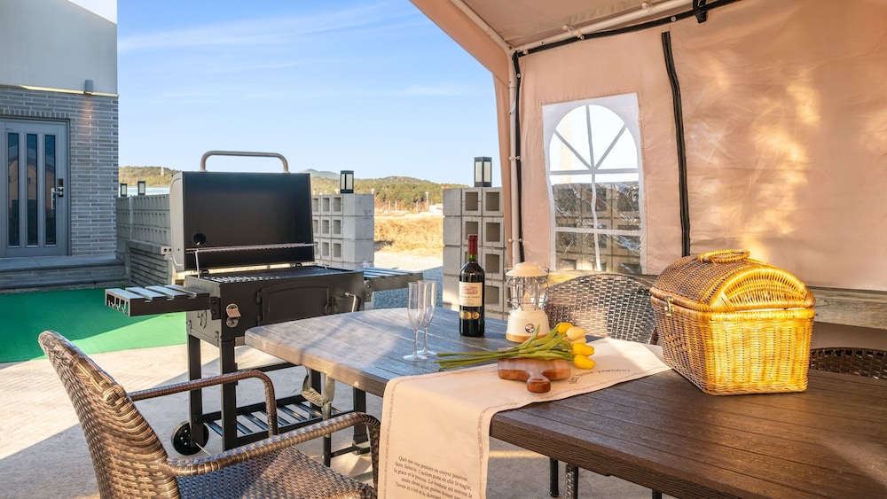 Goseong Hoostay Caravan Pension