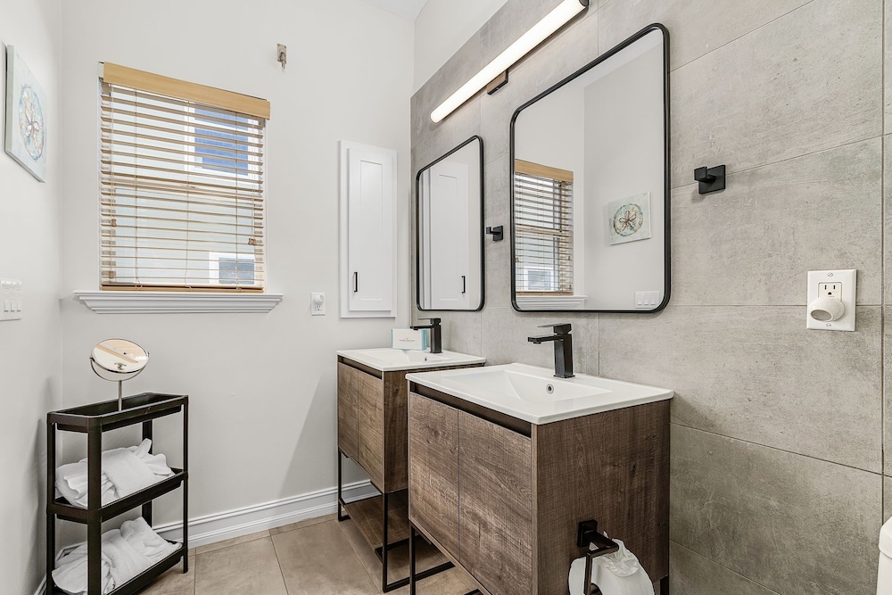 241 Miramar Waves: 3br W/ Heated Pool 3 Bedroom Home