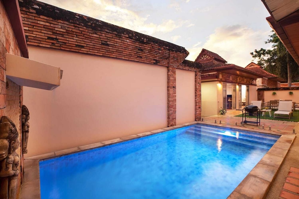 Balinese 3BR Pool Villa Freya in Rawai