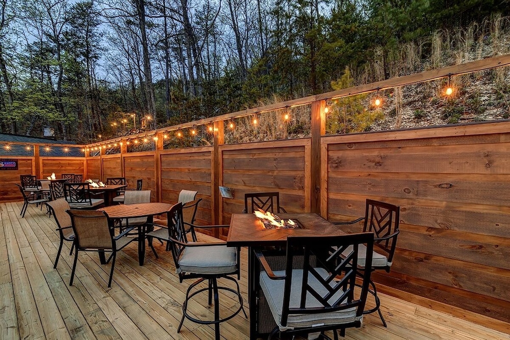 Cloud Nine - 5 Bedrooms, 5 Baths, Sleeps 16 Home by RedAwning