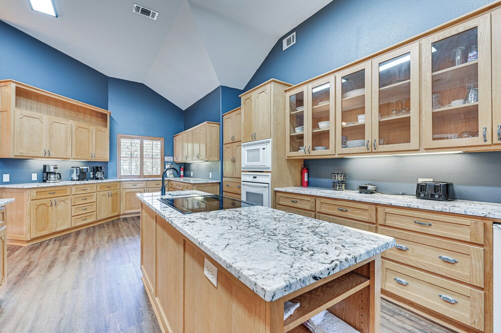 Boat Dock & Hot Tub: Waterfront Home in Milam!
