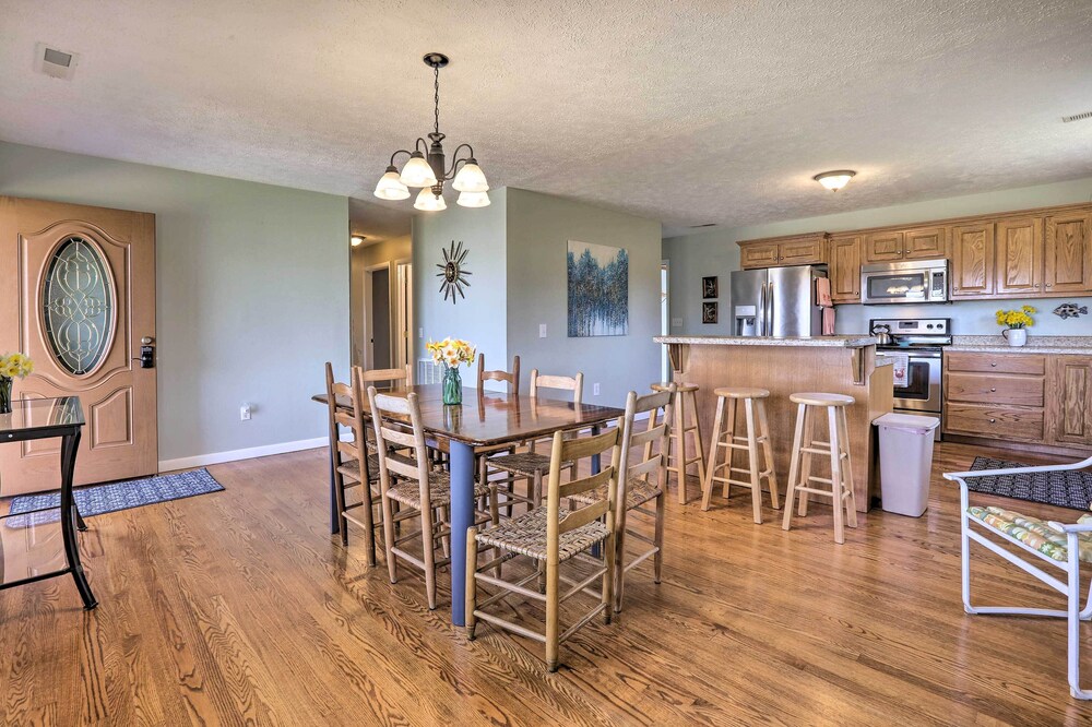 Family Home w/ Deck, 2 Mi to Lake Cumberland view 5