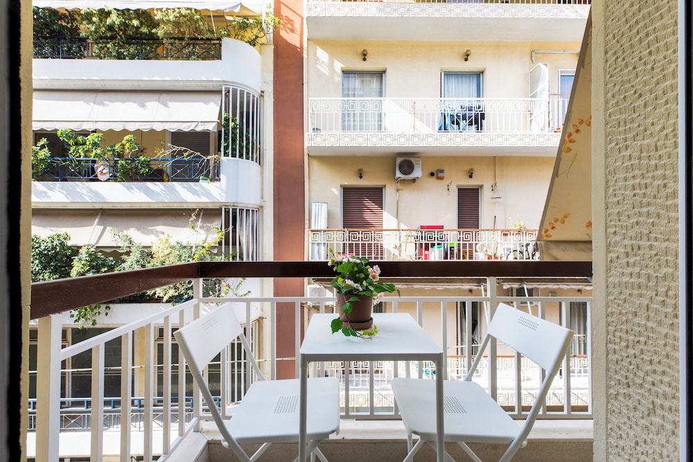Les Nuances de Blue 1-BR Apt in Athens