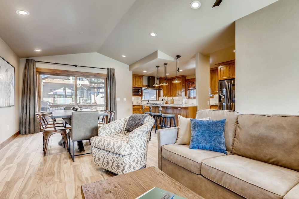 S On Galena #8 3 Bedroom Townhouse by RedAwning view 2