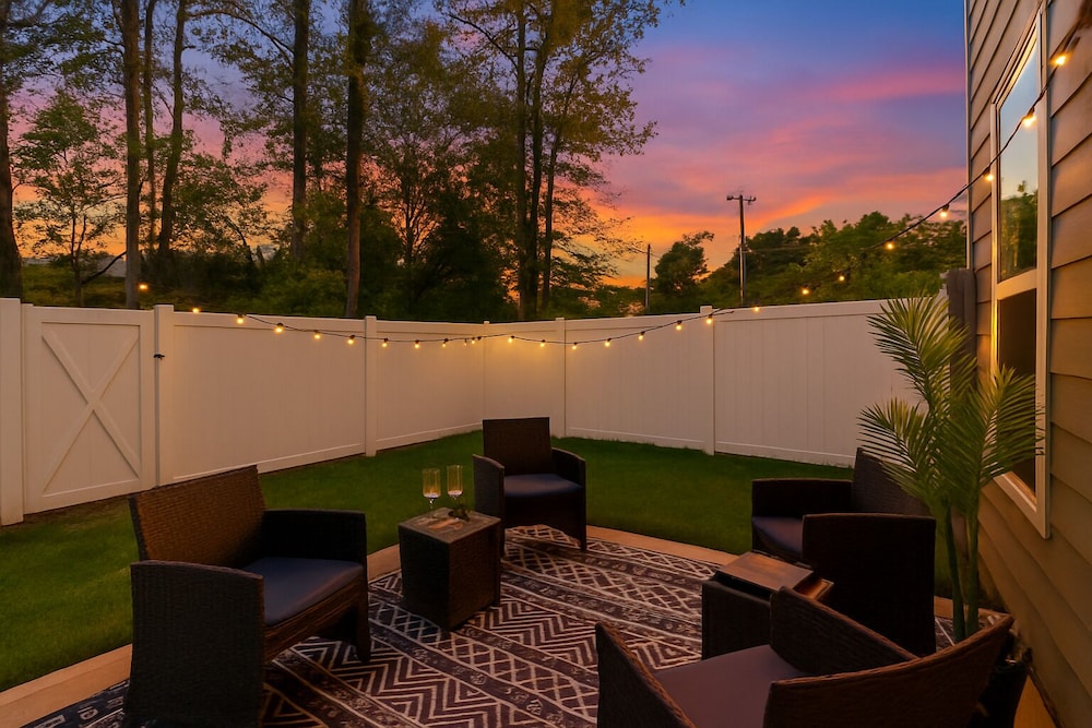 Luxe 3BR Townhouse Mins to Uptown CLT