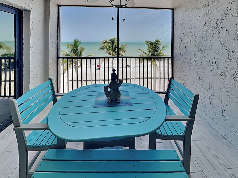 Seaside 4 by Distinctive Beach Rentals