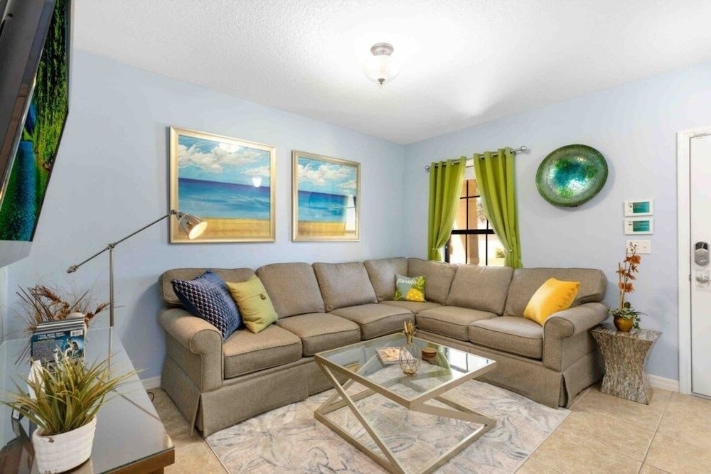 Luxury 4br Retreat W/ Pool, Game Room Near Disney 4 Bedroom Villa