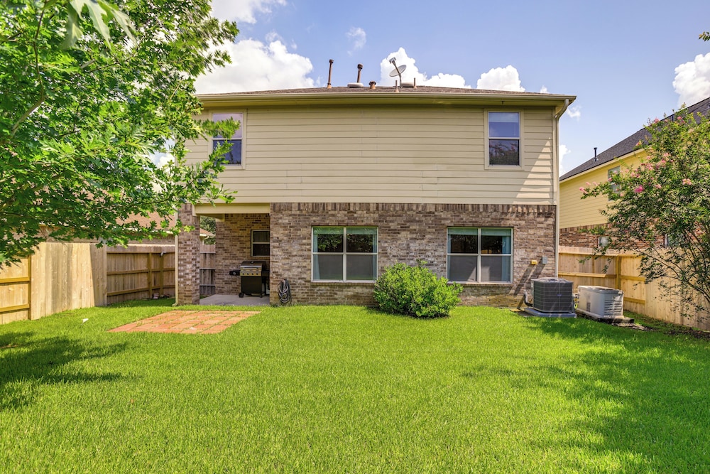 Fish & Hike: Pet-friendly Humble Home w/ Yard