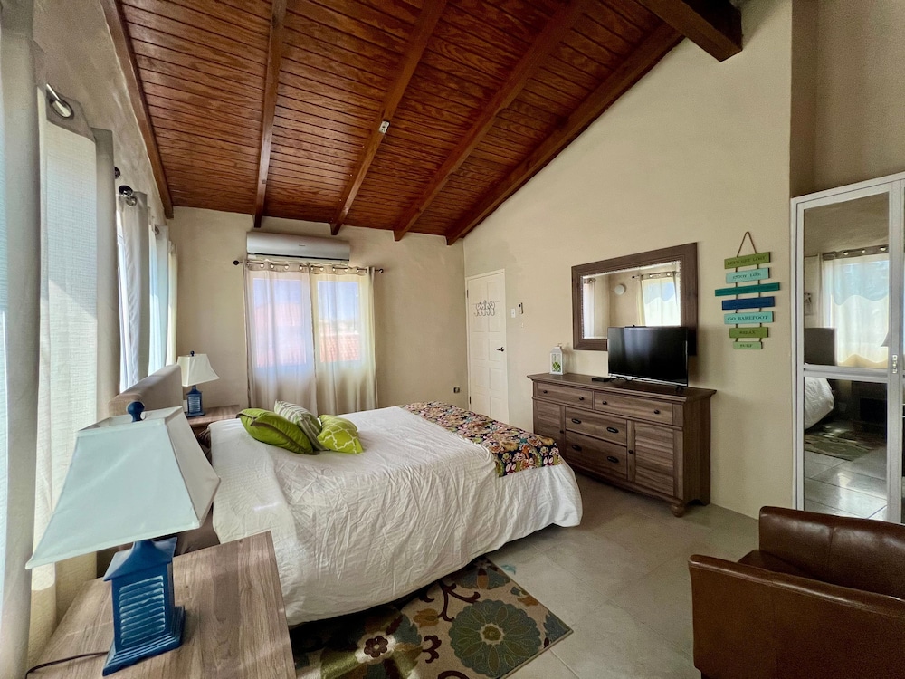 Palm Beach Villa Aruba - Great Location