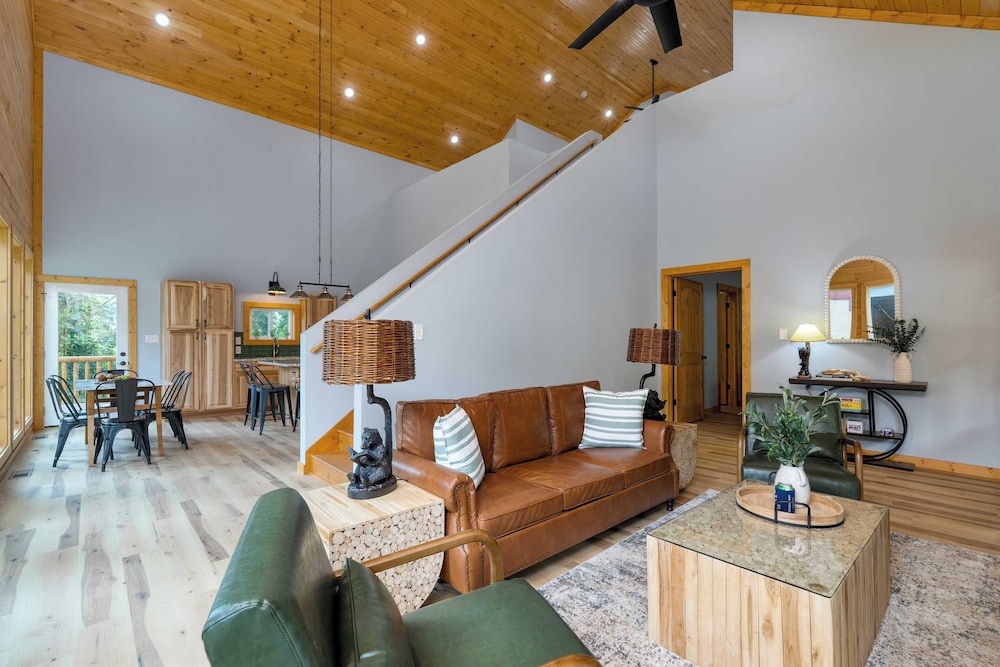 Cabin w/ Hot Tub, Game Room & Scenic Smoky Mountain Views Perfect by Avantstay