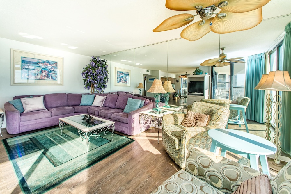 Leeward 308 at Edgewater