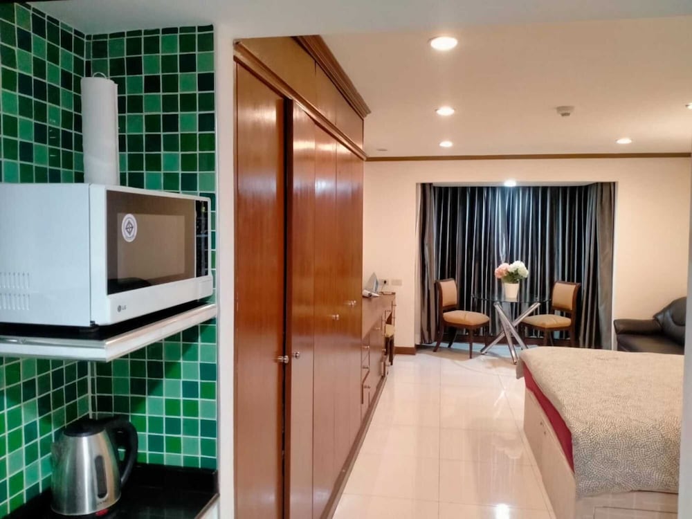 Omni Tower Sukhumvit Nana - Direct
