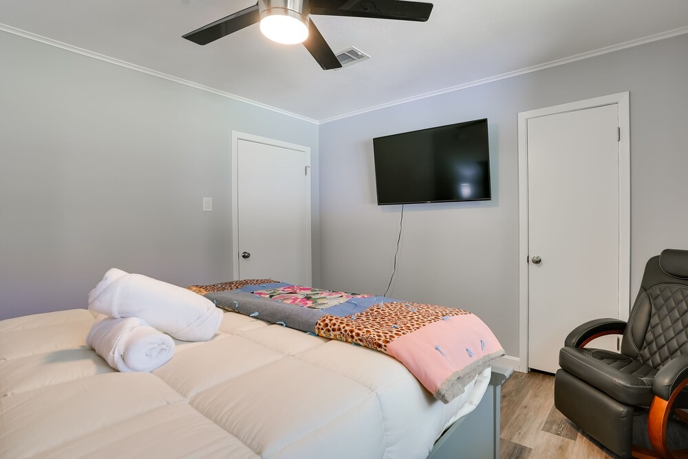 Marshall Vacations - Lakefront Retreat in Jefferson w/ Screened Porch! - Property Image 4