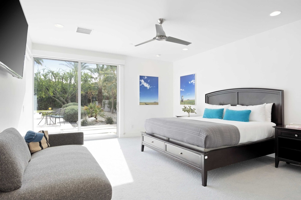 Sleeps 40 3 Luxe Villas Next to Empire Polo Club Putting Green & Pickleball