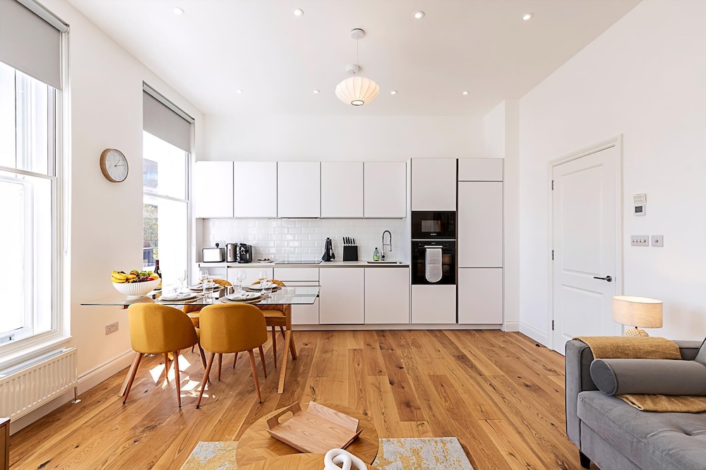 Urban Luxury in the Heart of Chelsea - King Bed!
