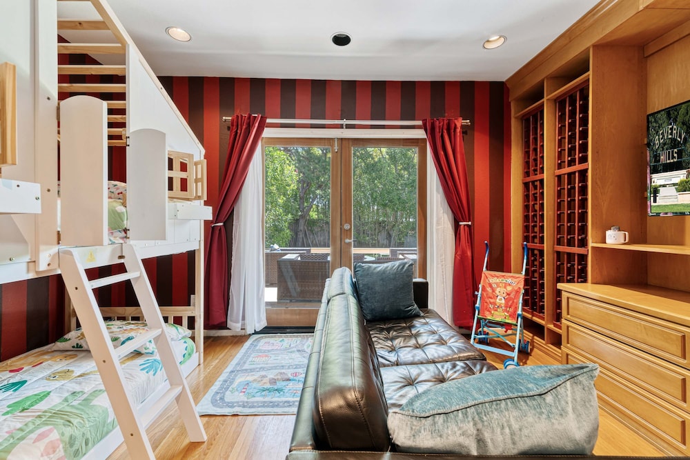 NEW - 1 Location-family-5br-yard-gym-parking