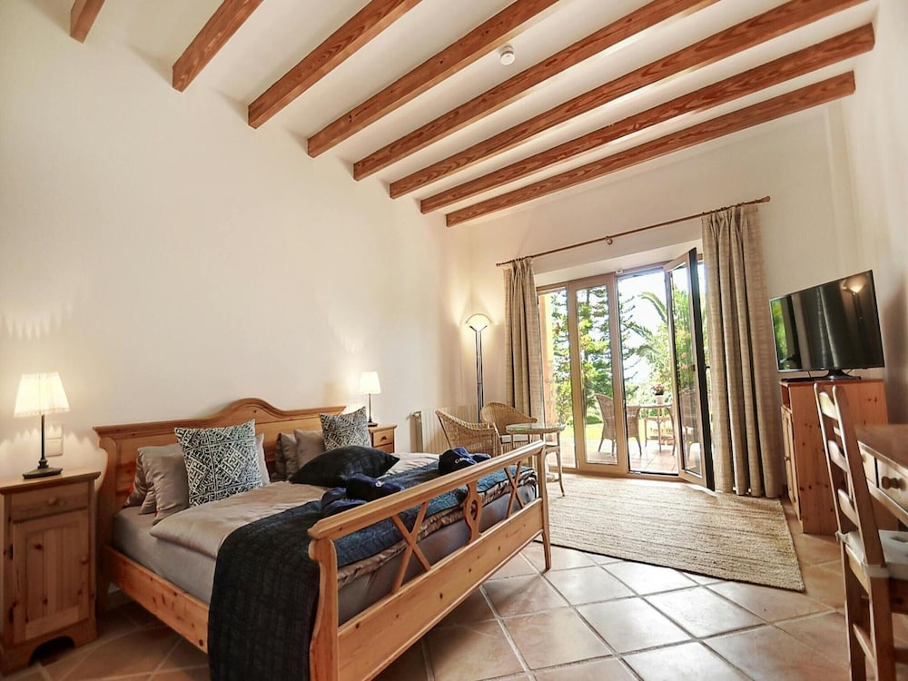 Exquisite Villa With Views