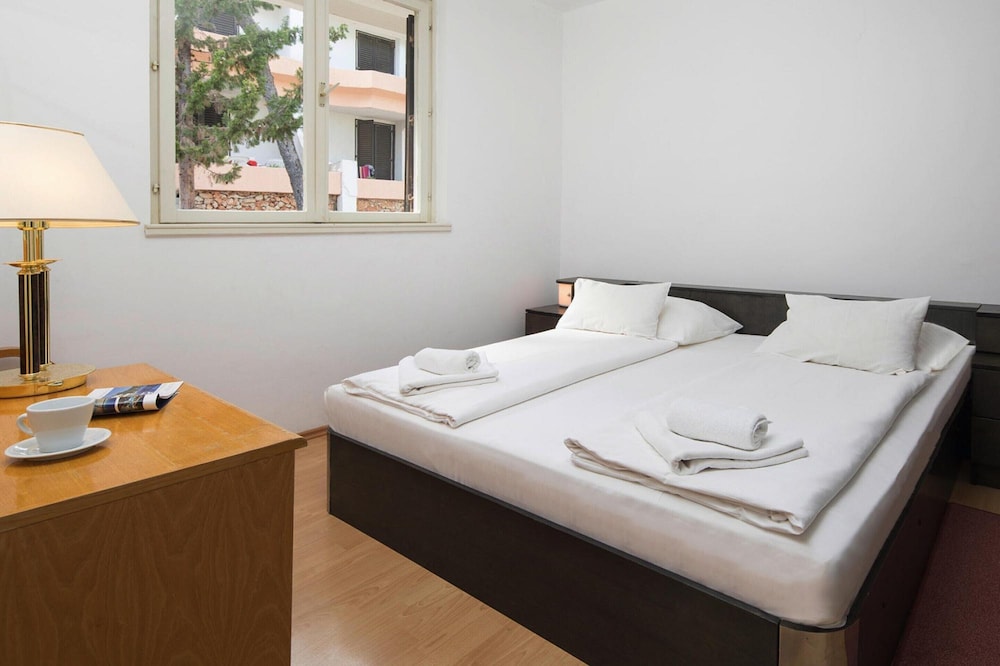 Beautiful Apartments in Jelsa, With Pool