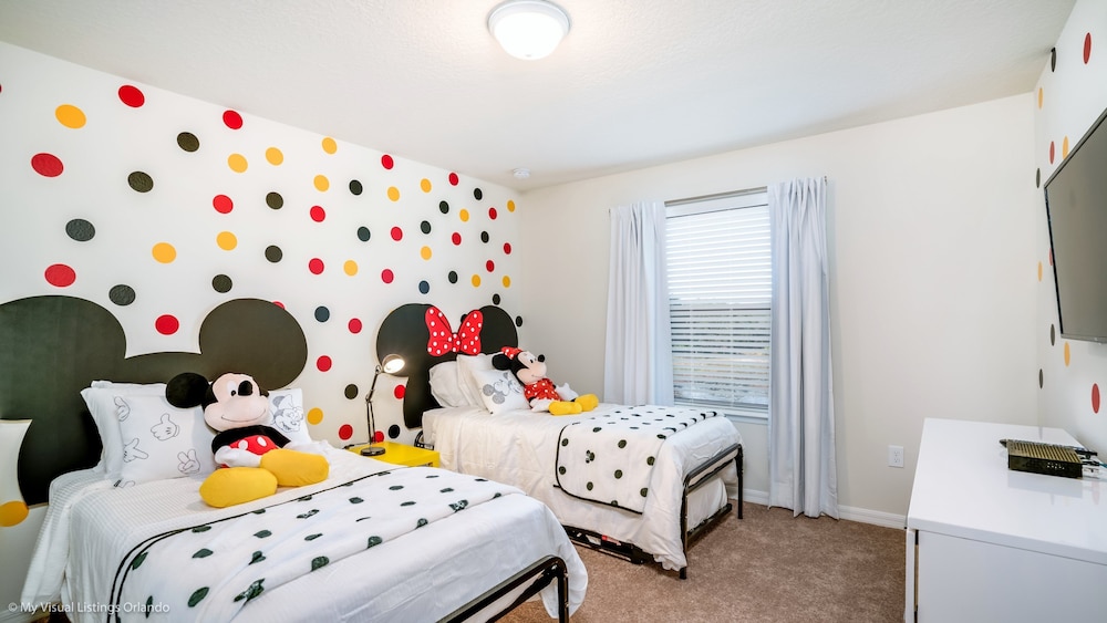 Cool and Modern 6 Bed 4 Ba Villa Game Room Pool 5445 view 5