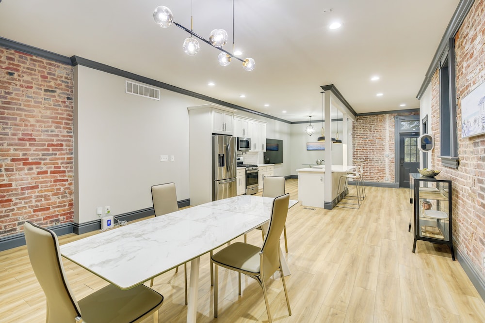 Walk to Gravois Park: 'nice Home' w/ Garage