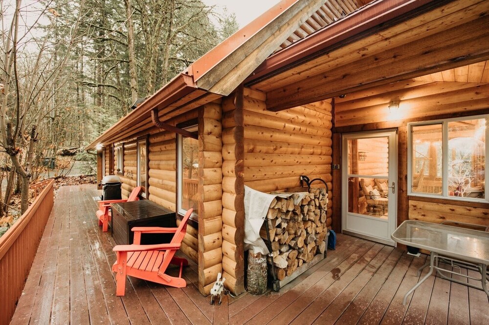 21gs - Log - Pets Ok - Sleeps 6 3 Bedroom Home by RedAwning
