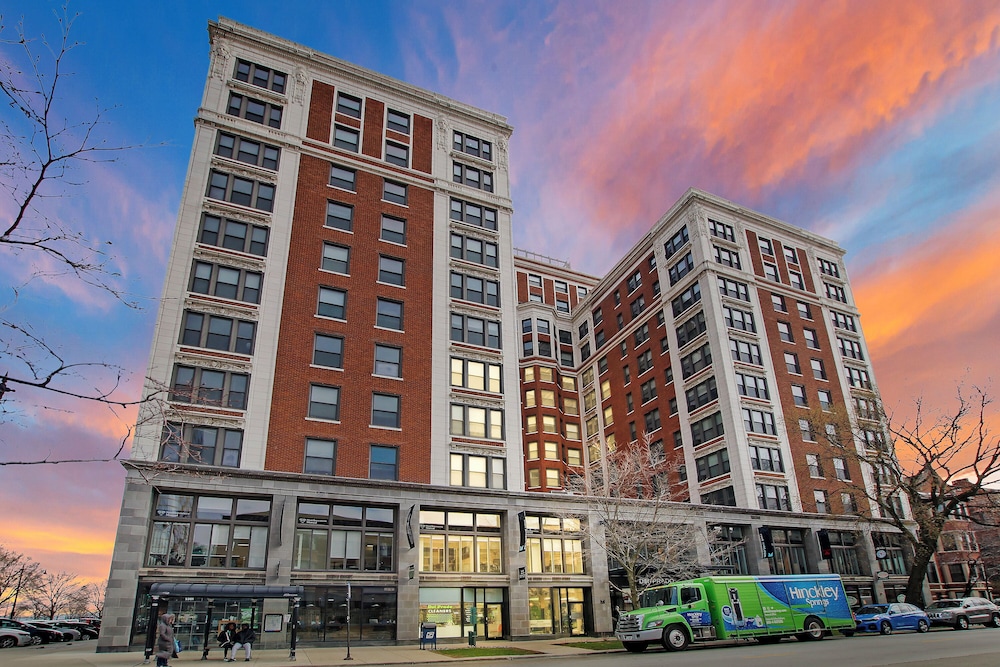 2BR Haven - Del Prado 1013