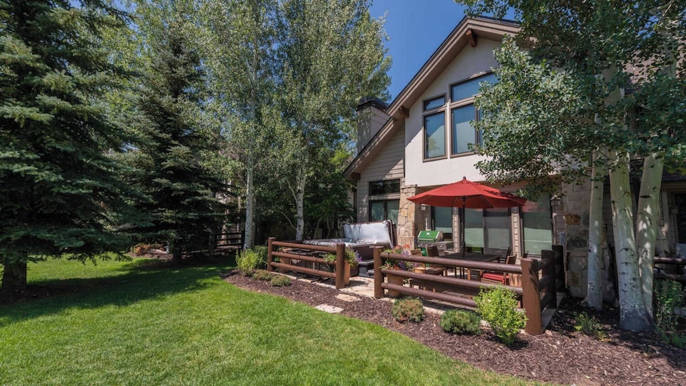 Jupiter Peak by Avantstay Near Deer Valley Base w/ Hot Tub!
