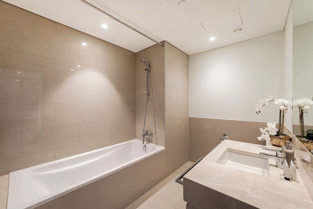 Fabulous 1BR in Act Two Emaar Downtown