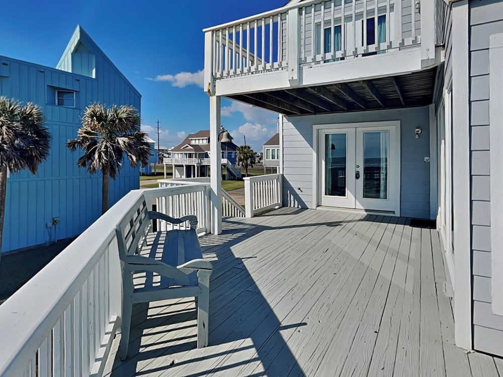 Beachfront Dolphin by Ryson Vacation Rentals