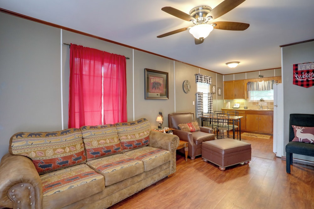Boat, Swim & Hike: Cottage Near Greers Ferry Lake!