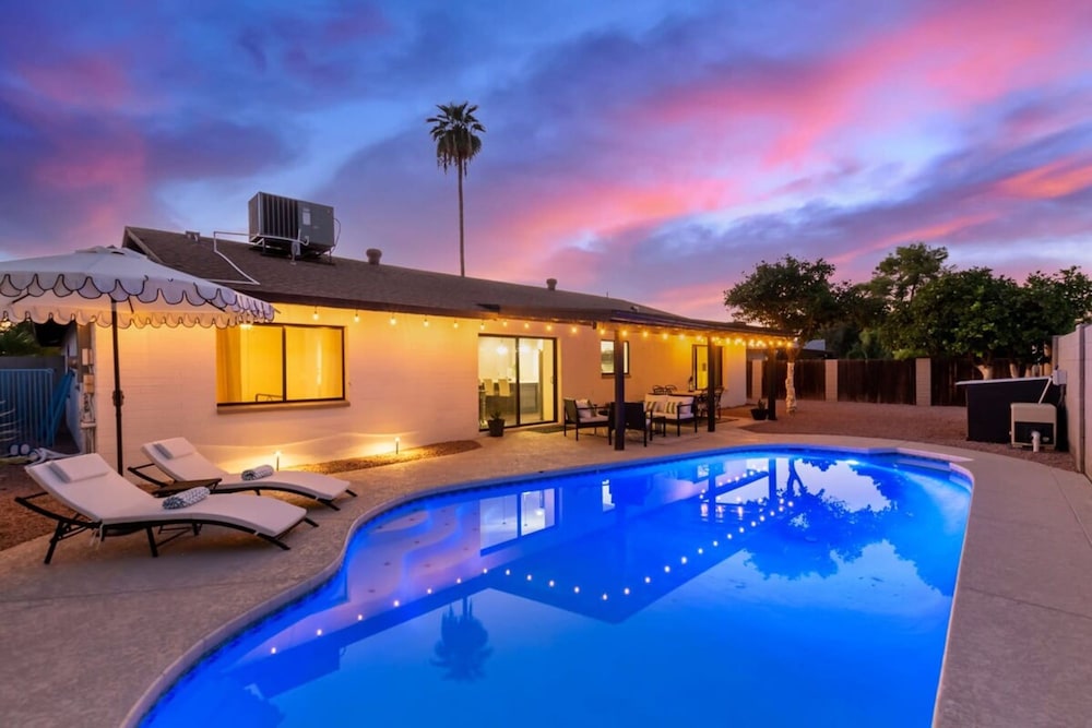 Broadway Palms Private Pool Chef Kitchen Office