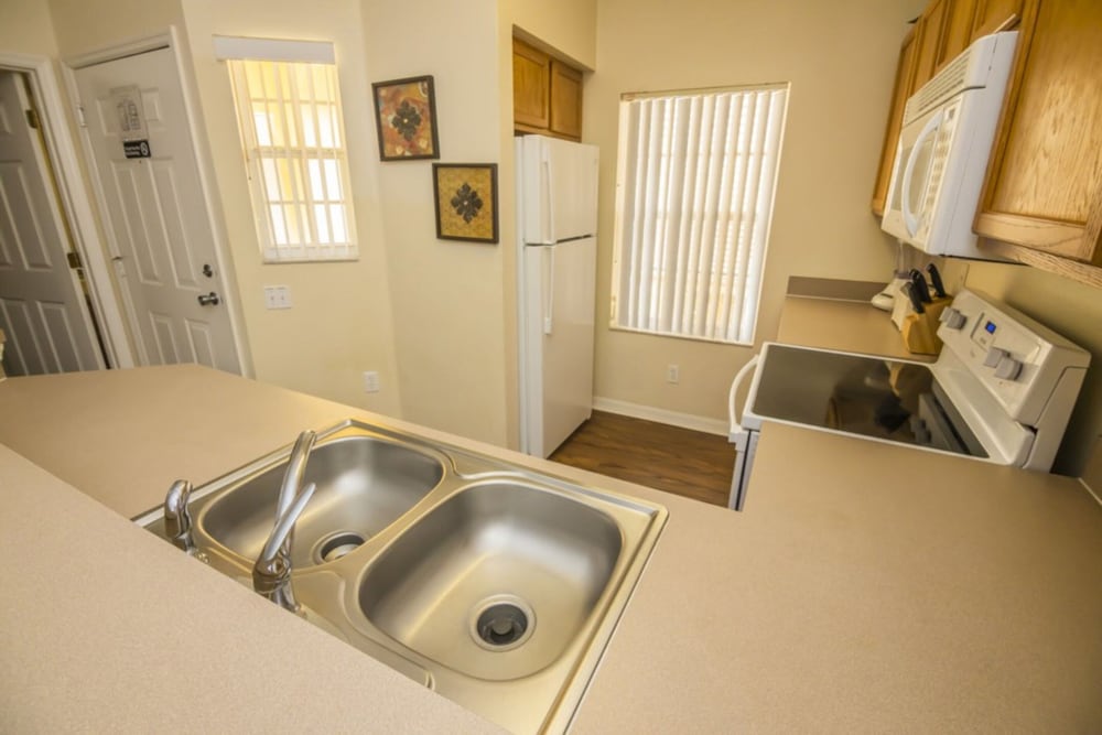 Rolando's Emerald Island Resort Townhouse